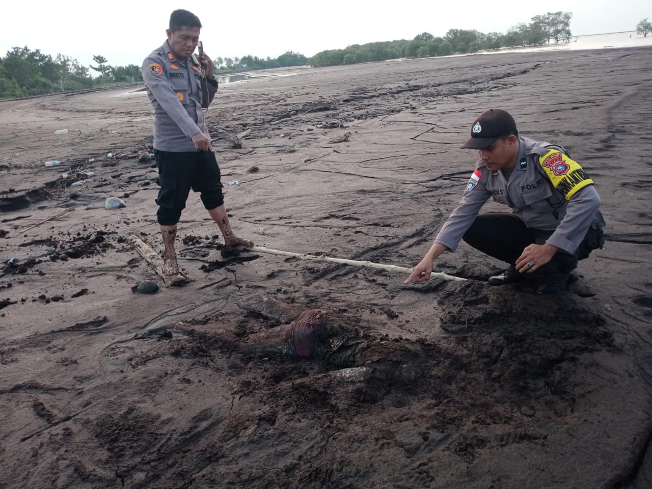 Saat Ingin Mencari Umpan Pancing, Warga Desa Teluk Papal Bengkalis Temukan Sosok Mayat Telungkup dan Busuk