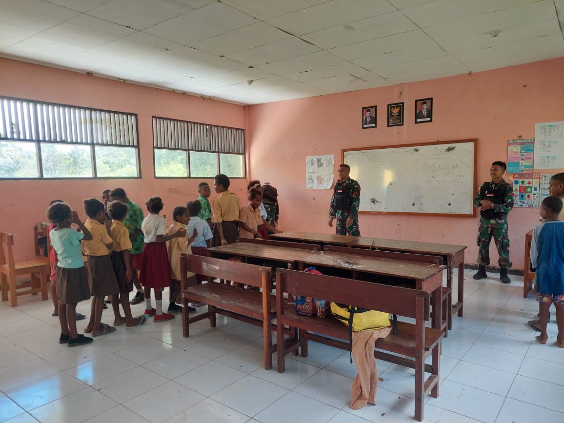 Peduli Pendidikan di Perbatasan, Satgas Pamtas RI-PNG Yonif 122/TS Melaksanakan Tugas Mulia Menjadi Gadik