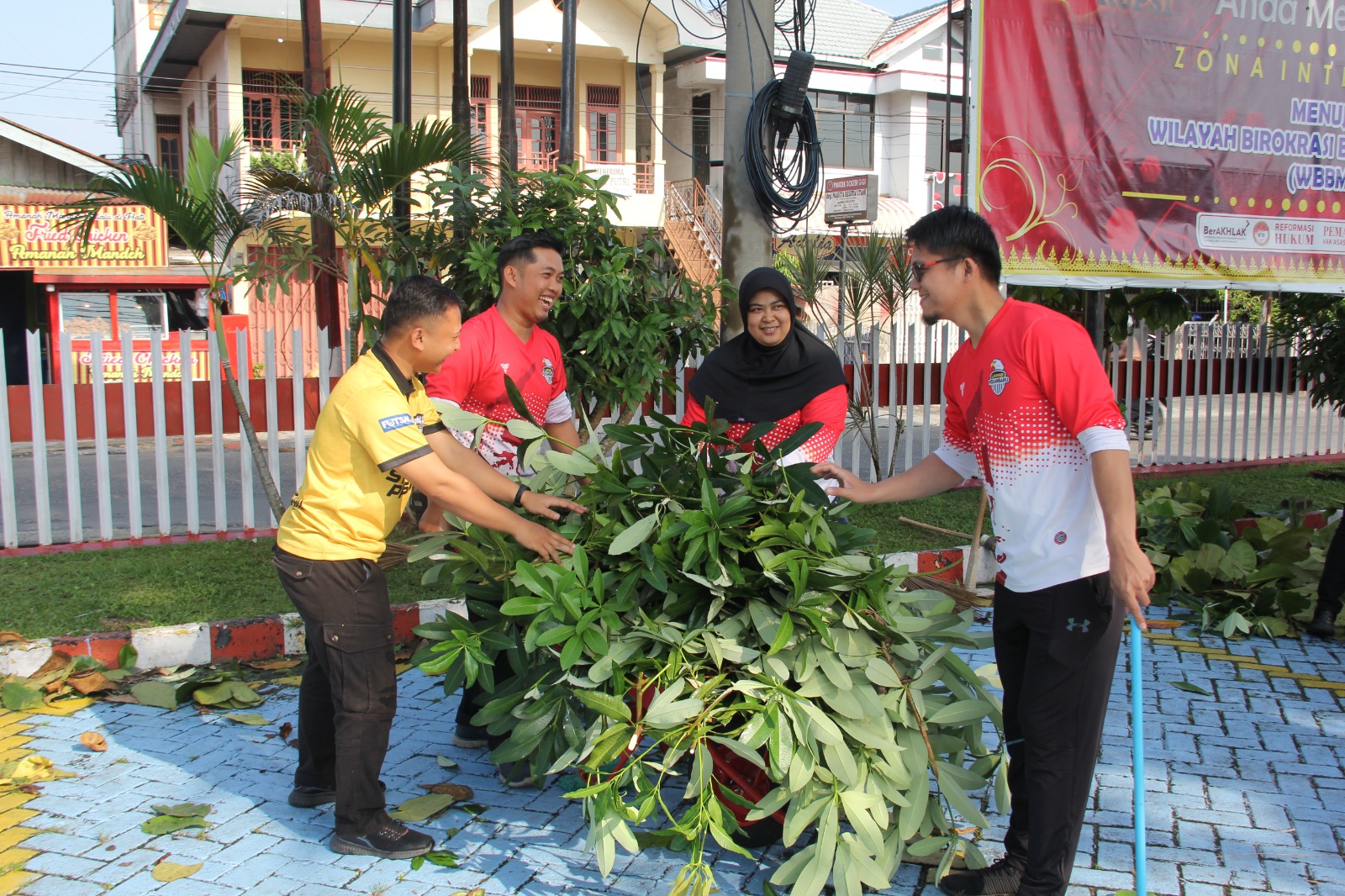 Semangat Sambut HBP Ke-60 Lapas Pekanbaru Menggelar Gotong Royong