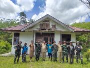 Bentuk Kepedulian Satgas Yonif 122/TS Dengan Renovasi Rumah Dinas Kepala Sekolah SD Inpres Papua