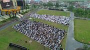 Ribuan Masyarakat Hadiri Sholat Idul Fitri 1445 H / 2024 di Halaman Mapolda Riau