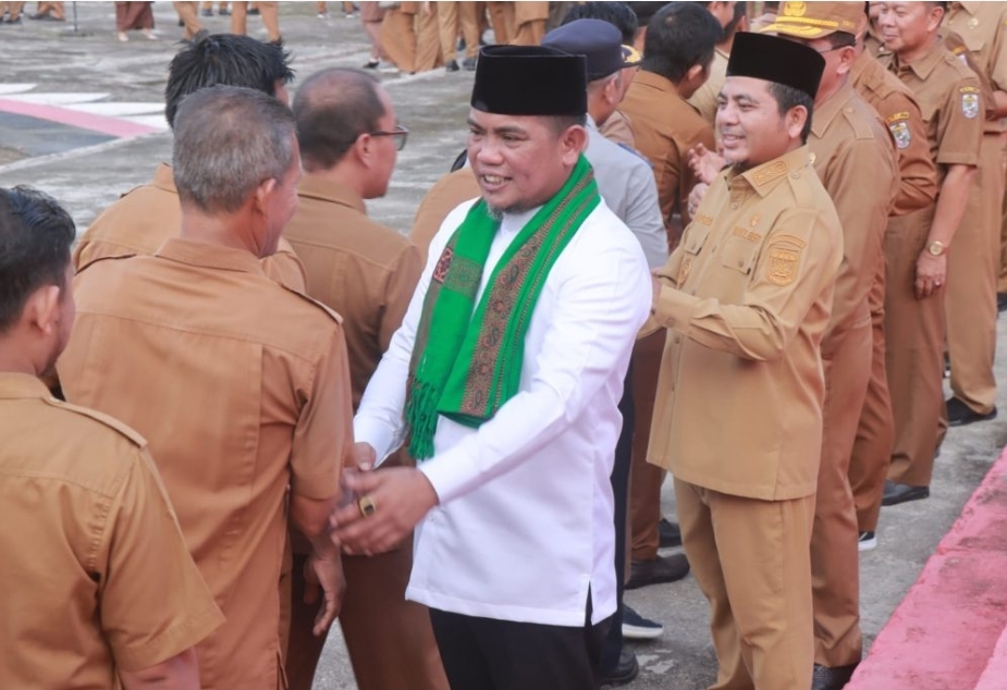 Halal Bihalal Bersama Pada Apel Perdana Seusai Libur Lebaran 1445 H, Bupati Zukri Minta ASN Untuk Saling Memaafkan