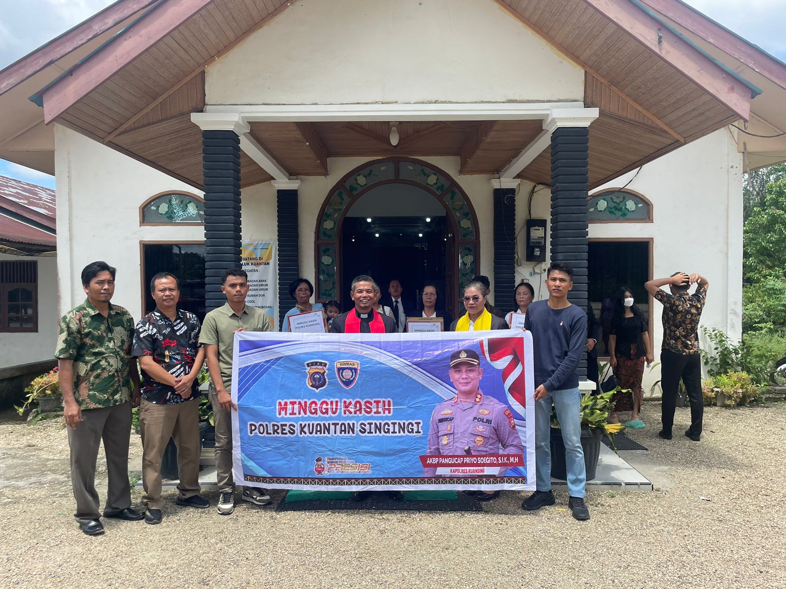 Sat Reskrim Polres Kuansing Gelar Minggu Kasih di Gereja GBI KNCC Teluk Kuantan