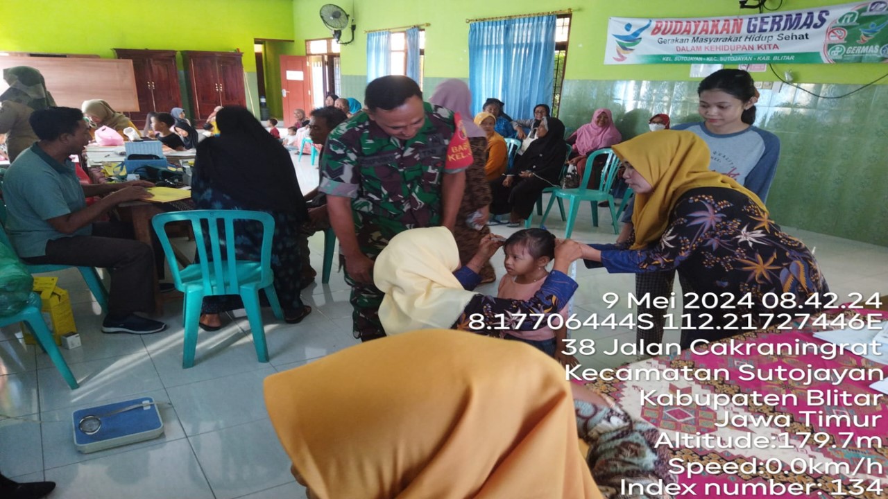 Dukung Pencegahan Stunting, Serka Dwijo Dampingi Kegiatan Posyandu Anak