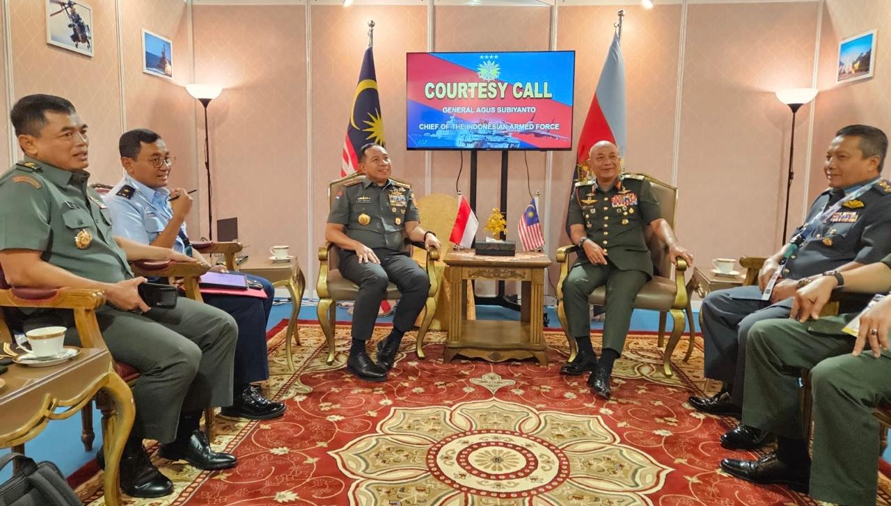 Panglima TNI Penuhi Undangan Jeneral Tan Sri Dato’ Seri Mohammad Bin Ab Rahman