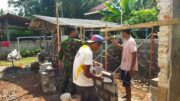 Wujud Manunggal Dengan Rakyat, Serka Romadhon Bantu Bangun MCK Warga Kurang Mampu