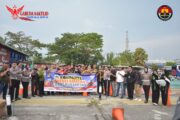 Satlantas Polresta Pekanbaru dan Indonesia Safety Driving Center (ISDC) Bersama Komunitas Kepeda Motor Menggelar Kegiatan Safety Riding