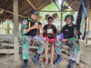 Satgas Yonif 122/TS Ajarkan Mengolah Kacang Kedelai Menjadi Tempe