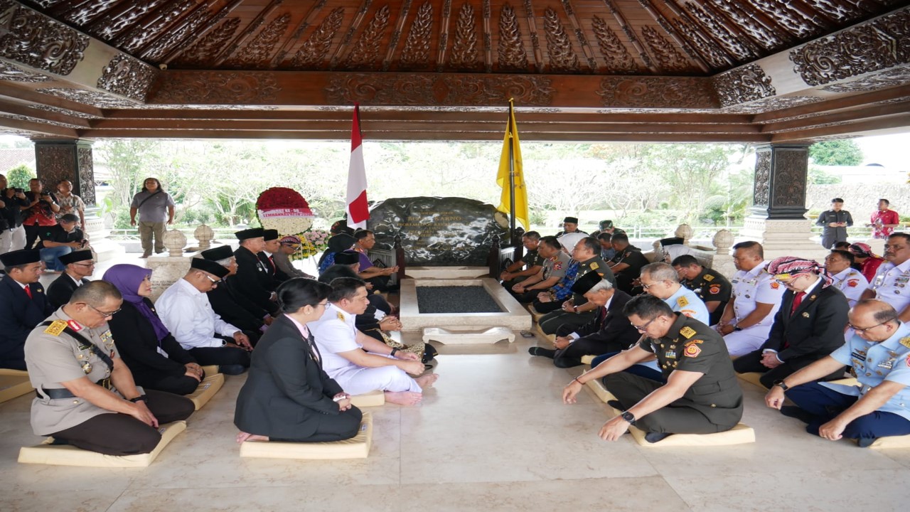 Kompak, Forkopimda Blitar Raya Ikuti Ziarah Rombongan Lemhannas RI Ke Makam Bung Karno