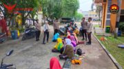 Sat Binmas Polres Kuansing Beri Himbauan dan Edukasi Kepada Masyarakat Saat Pengantaran dan Penjemputan Jemaah Haji