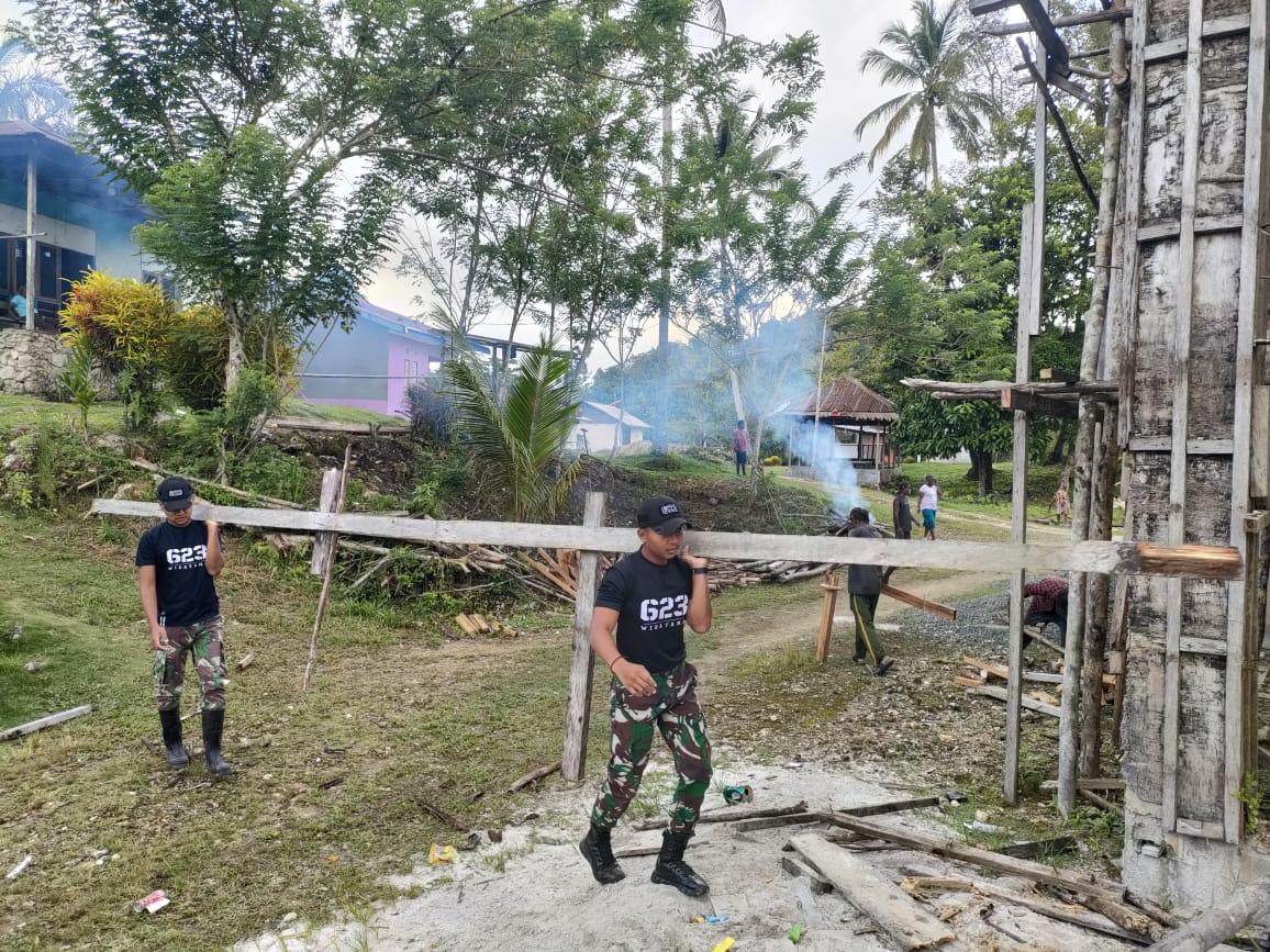 Bangun Rumah Ibadah Baru di Papua, Satgas Yonif 623 Bantu Percepat Pembangunan