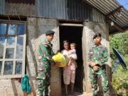 Pos Aplal Satgas Yonkav 6/Naga Karimata Berikan Bantuan Sembako Kepada Masyarakat