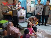 Kapolsek Senapelan Dampingi Kapolda Riau Besuk Anak Menderita Penyakit Tulang Kaca