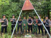 Sinergi Jaga Perbatasan, Satgas Pamtas RI-Malaysia Yonarmed 16/TK Laksanakan Patroli Bersama Polri
