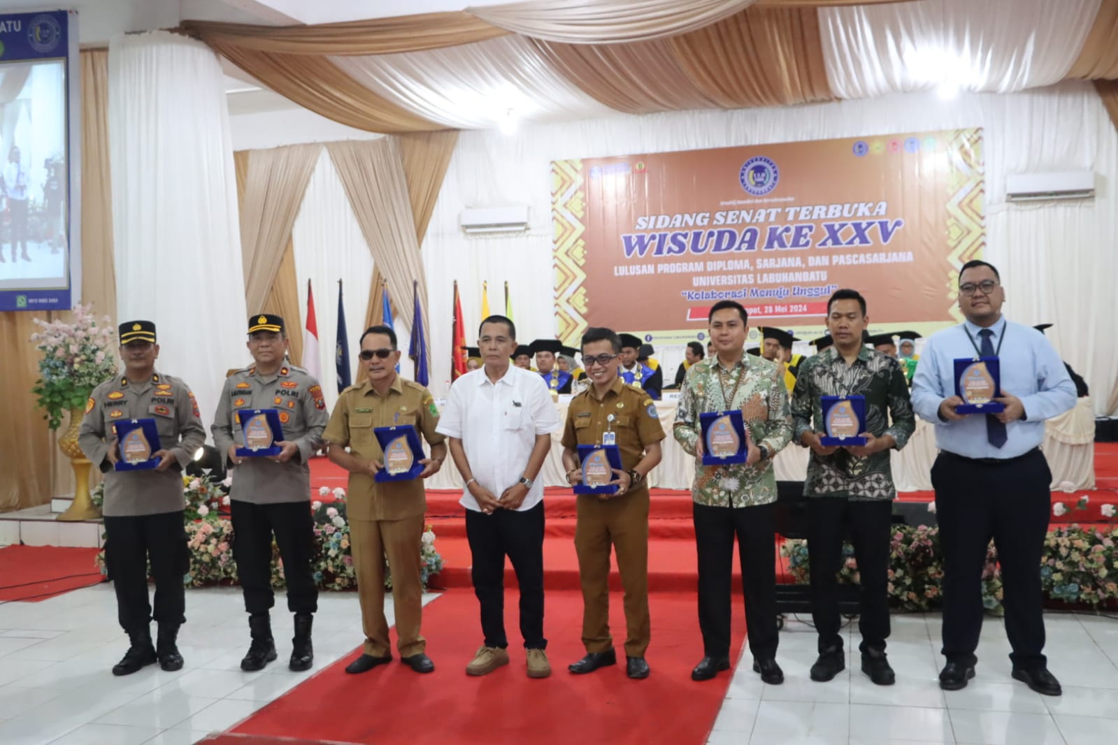 Wakapolres Labuhanbatu Hadiri Wisuda Sarjana XXV dan Program Pasca Sarjana III Universitas Labuhanbatu