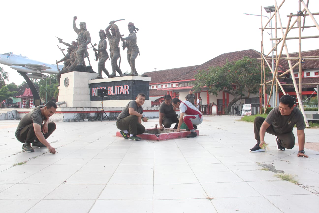 Dalam Rangka HUT Lahir Pancasila, Kodim 0808/Blitar Gelar Karya Bakti Pembersihan Di Museum Peta