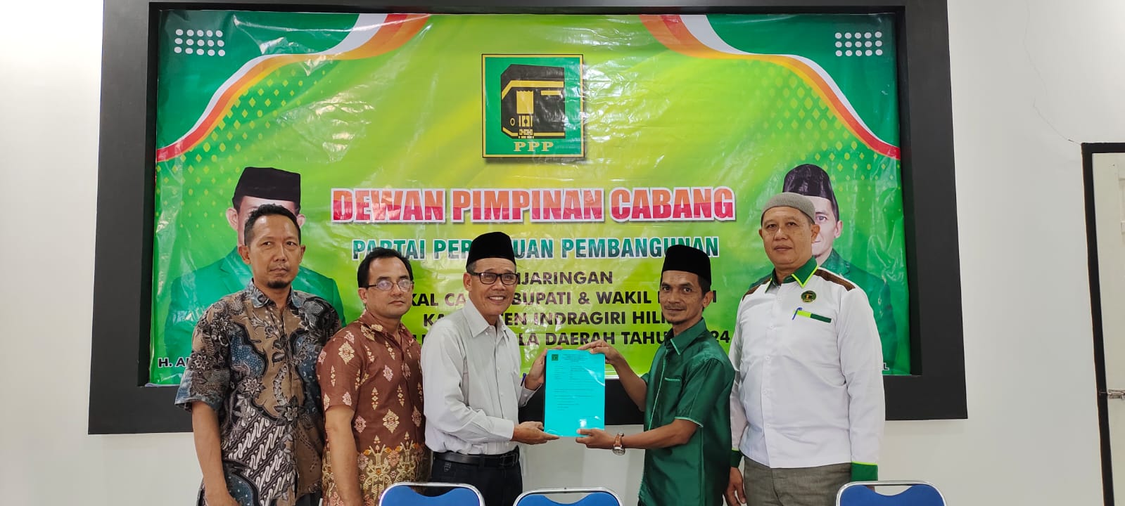 Maju Pilkada 2024, Drs Ardi Hamim MSi, Menyerahkan Berkas Bakal Calon Bupati Inhil