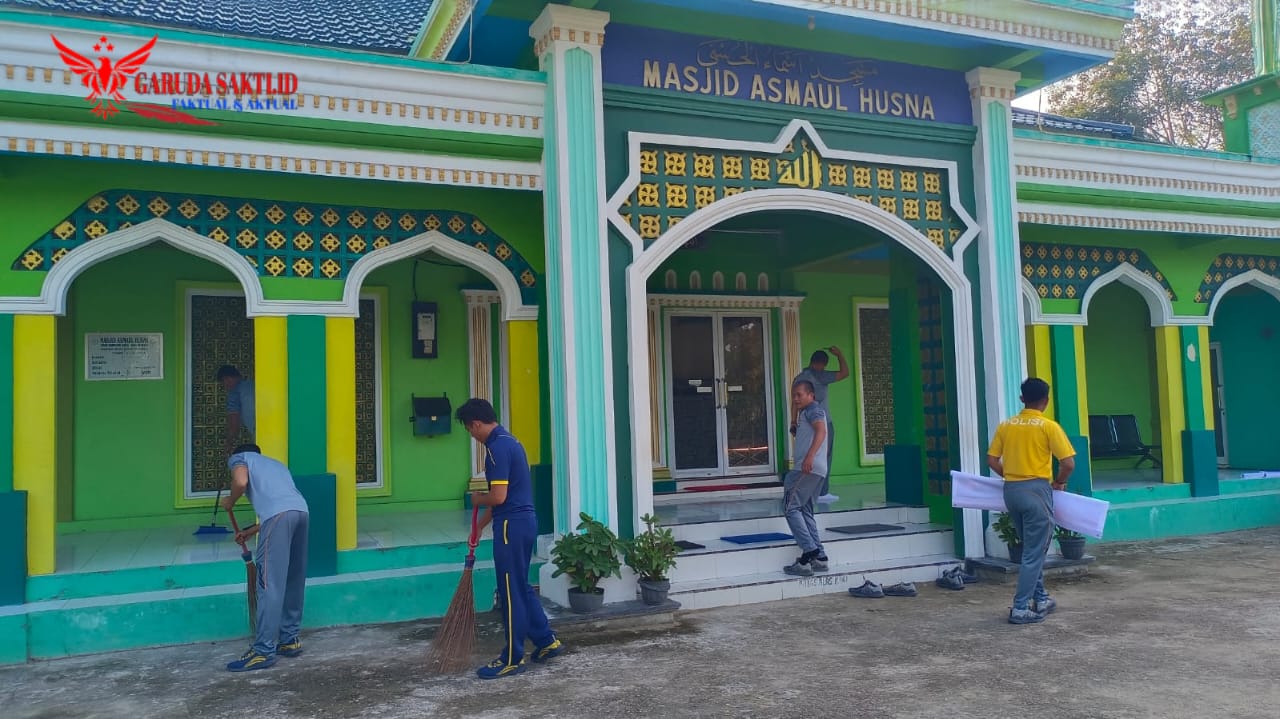 Sampena HUT Bhayangkara Ke 78 Polsek Cerenti Adakan Bakti Religi Di Masjid Asmaul Husna