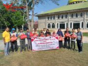 Jelang HUT Bhayangkara Ke-78 Kapolsek Siak Hulu Pimpin Giat Bakti Relegi Dan Beri Bantuan Sembako