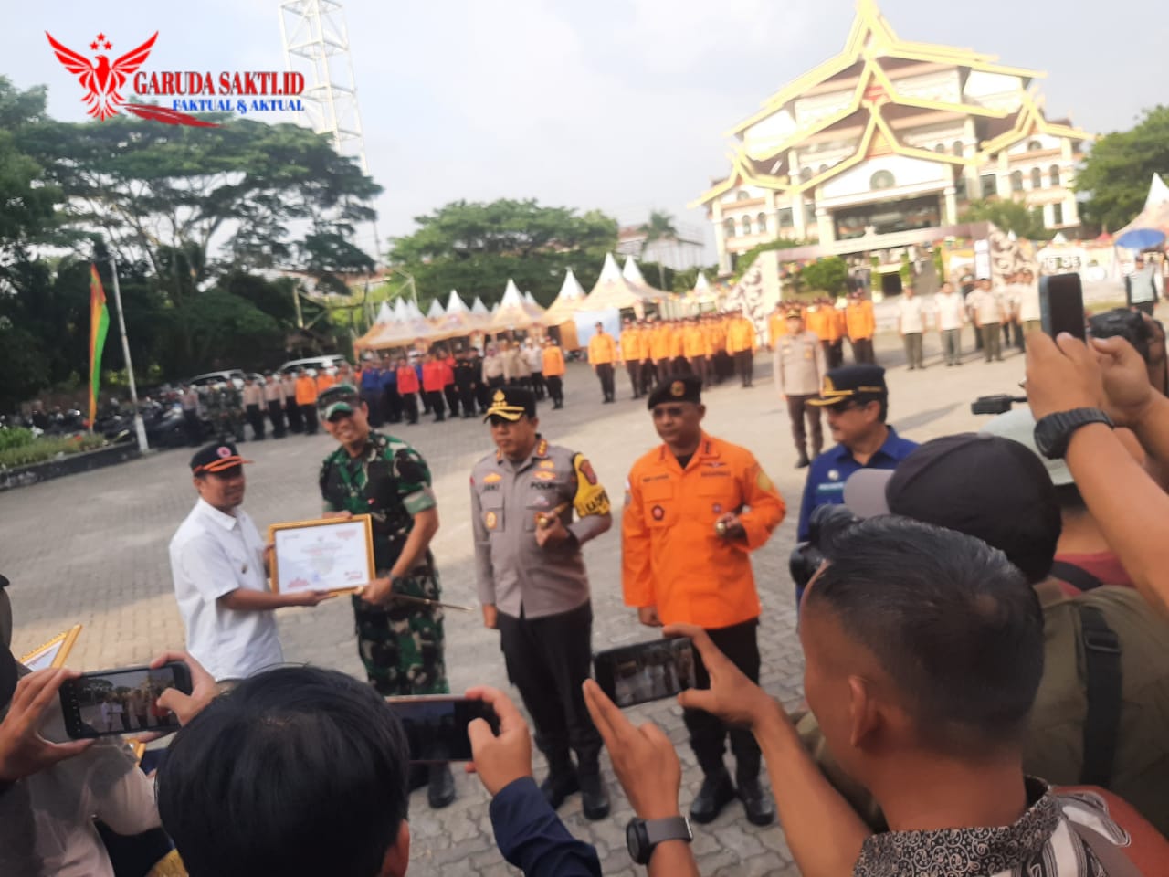 Kapolresta Pekanbaru Terima Penghargaan Atas Partisipasi Penanggulangan Bencana di Kota Pekanbaru