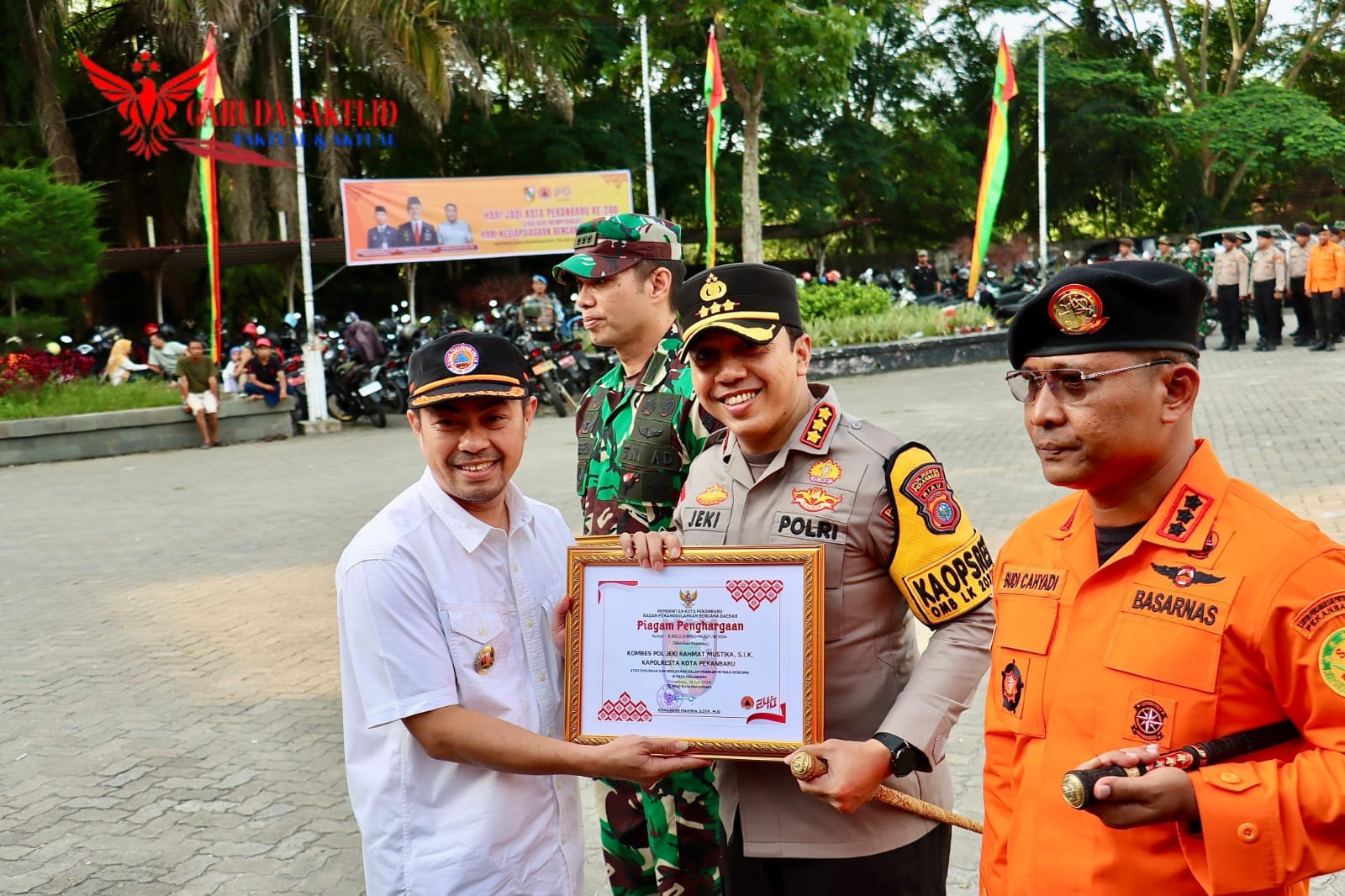 Kapolresta Pekanbaru Terima Penghargaan Atas Partisipasi Penanggulangan Bencana di Kota Pekanbaru