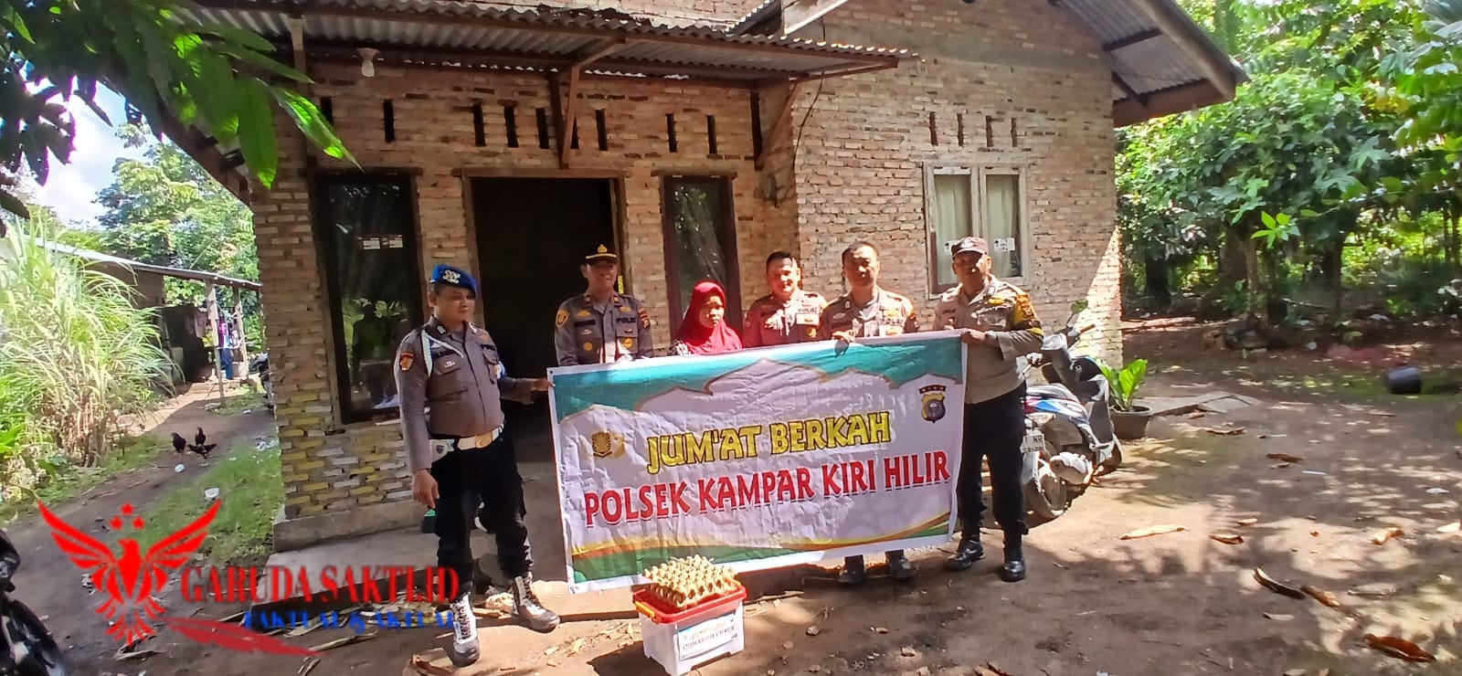 Jumat Berkah, Polsek Kampar Kiri Hilir Berbagi Kepada Masyarakat di Kelurahan Sungai Pagar