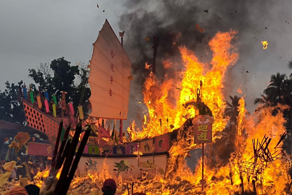 Bakar Tongkang di Bagansiapiapi Riau Bius Puluhan Ribu Wisatawan