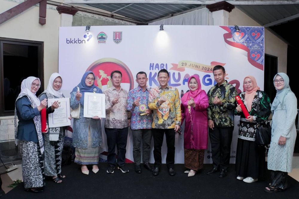 Kabupaten Kampar Raih Penghargaan Bangga Kencana dan Percepatan Penurunan Stunting 2024