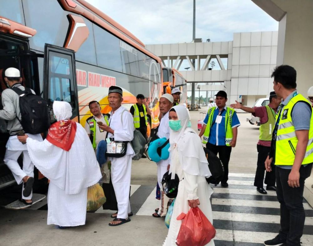 156 Jama’ah Haji Kloter BTH 11 Asal Kabupaten Kampar Tiba di Pekanbaru