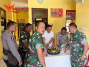 Polsek Logas Tanah Darat Terima Ucapan dan Tumpeng HUT Bhayangkara ke-78 dari Danramil 07 Kuantan Hilir