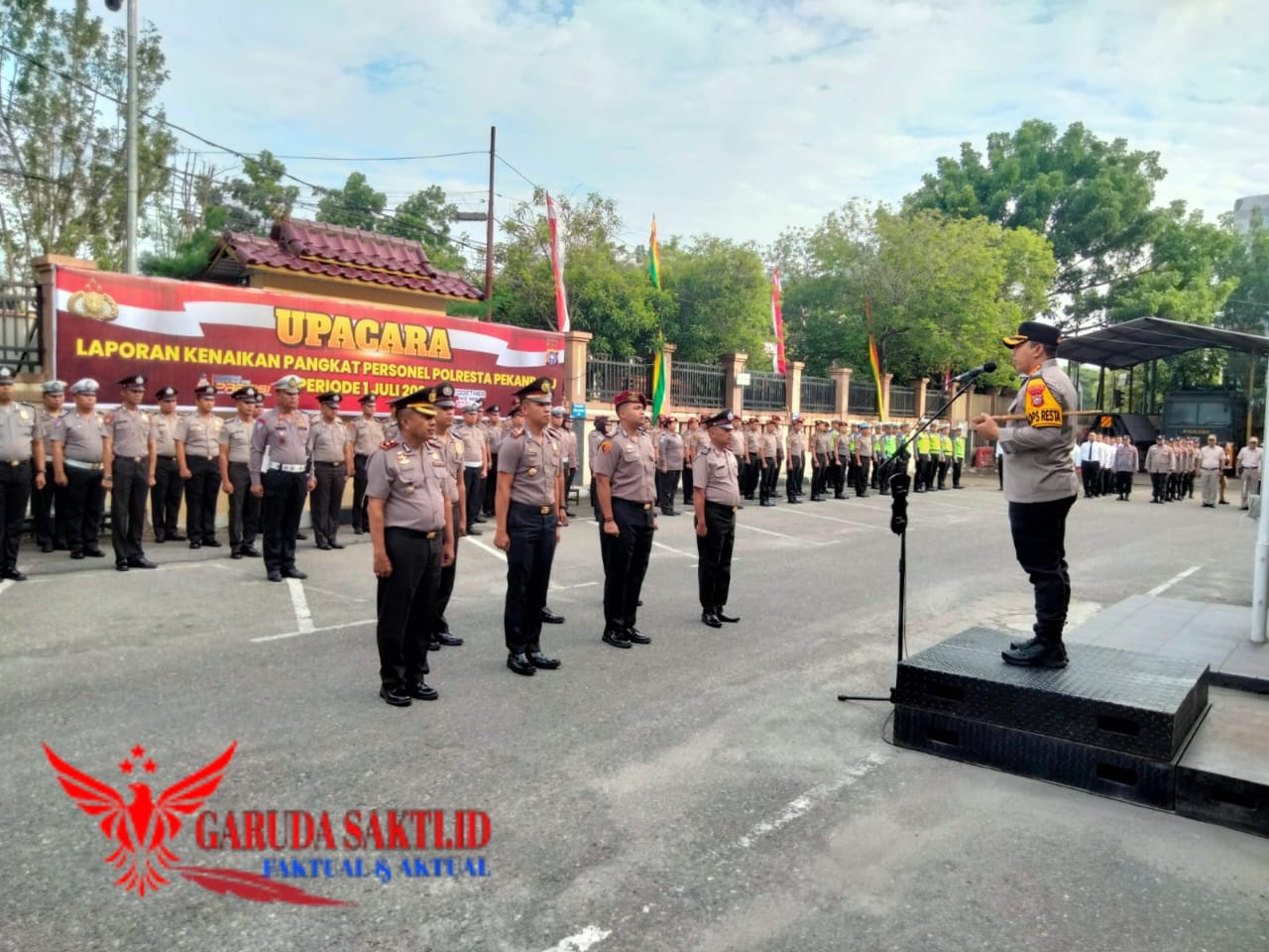 Kapolresta Pekanbaru Pimpin Upacara Kenaikan Pangkat Personil Jajaran Polresta Pekanbaru 