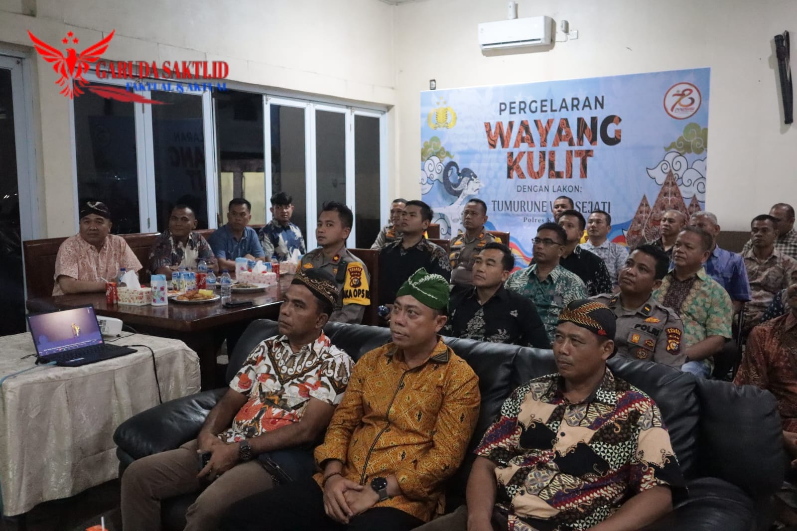 Melestarikan Budaya Indonesia, Kapolres Kampar Nonton Bareng Wayang Kulit Dalam Rangka Jari Bhayangkara Ke-78