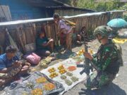 Prajurit Yonif 323 Buaya Putih Borong Hasil Tani Masyarakat Beoga