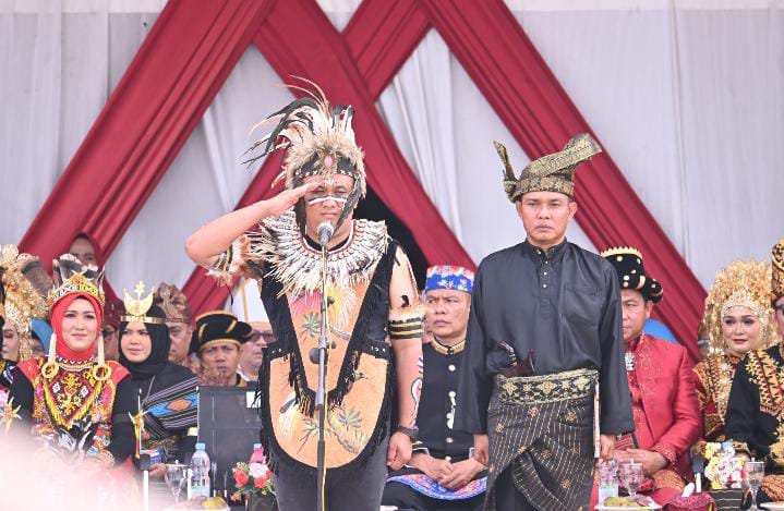 Berpakaian Adat Nusantara, Upacara HUT ke-79 Kemerdekaan RI di Kecamatan Bukit Batu Jadi Sorotan