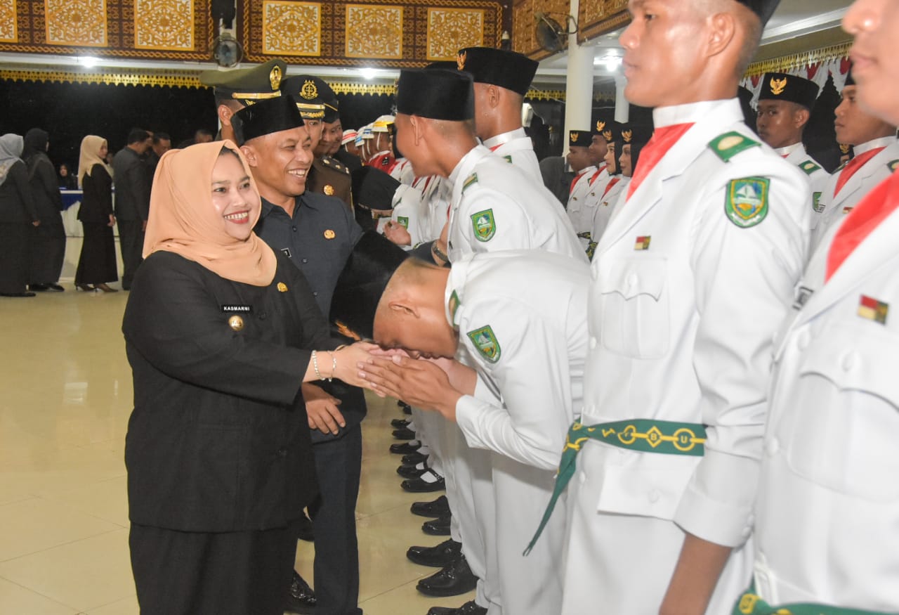 Bupati Bengkalis Kasmarni Kukuhkan 75 Anggota Paskibraka Kabupaten Bengkalis