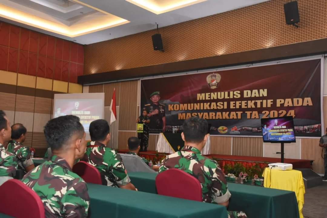 Penutupan pelatihan Era Digital TNI Angkatan Darat dalam peningkatan Kemampuan Menulis dan Komunikasi Sosial Efektif pada Masyarakat TA. 2024