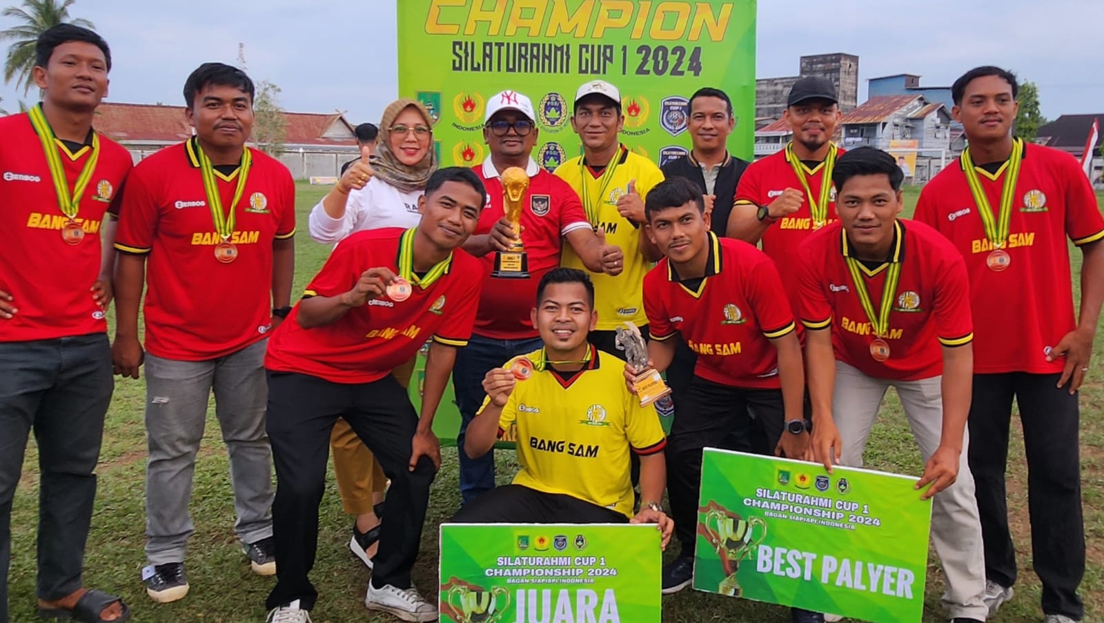 Tim Sepakbola Sekda Rohil Raih Juara III Diajang Turnamen Silaturahmi Cup I Tahun 2024