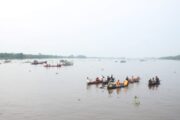 Lomba Pacu Sampan Menjadi Hiburan Warga Tanah Putih Jelang Perayaan HUT RI ke 79