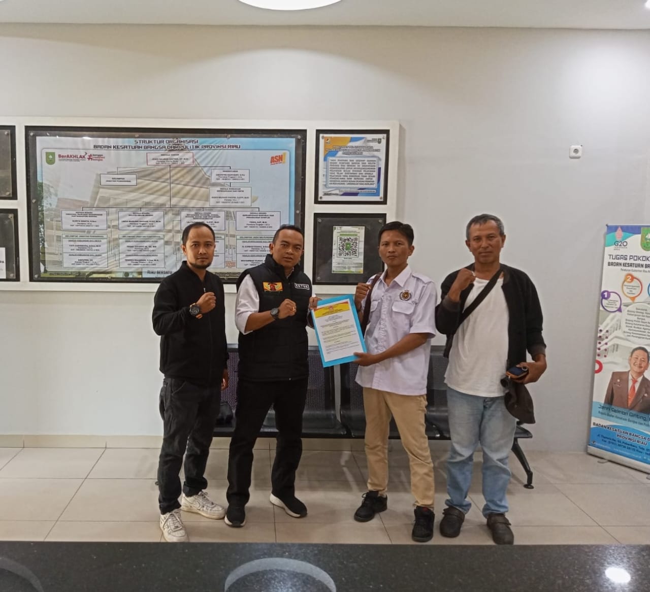 Ketum Laskar RMRB Akhel Pernando, MH Serahkan SK DPW Riau, Putra Rezeky Ditunjuk Sebagai Ketua