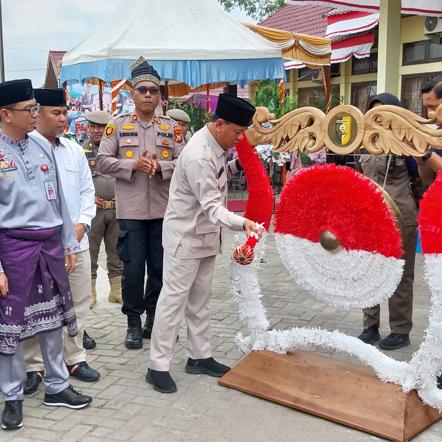 Kapolsek Kuantan Hilir Hadiri Pembukaan Festival Pacu Jalur 2024: Event Kebudayaan di Kecamatan Kuantan Hilir