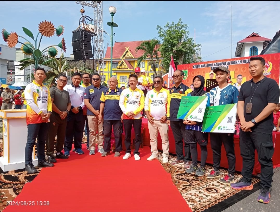 Kerjukab KONI Rohil 2024 Resmi di Buka, Bupati Targetkan Peringkat III Pada PORPROV 2026