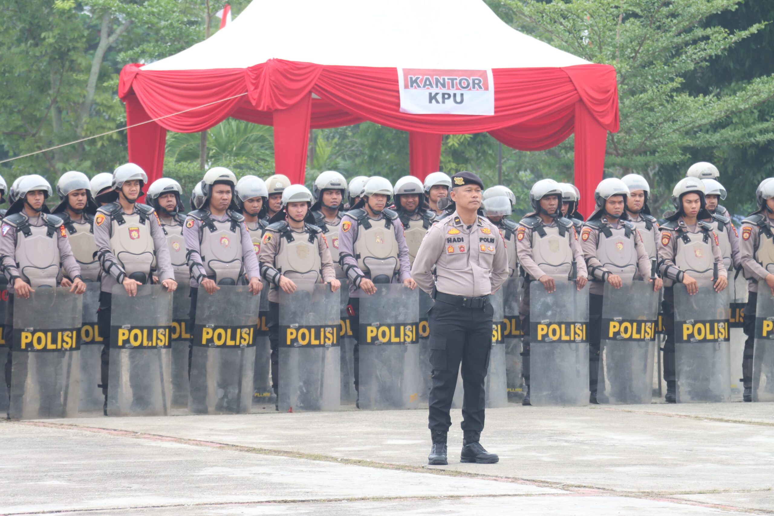 Tingkatkan kesiapsiagaan Personil Pada Pengamanan Pilkada 2024, Polres Pelalawan Gelar Apel dan Peragaan silulasi Sispam Kota