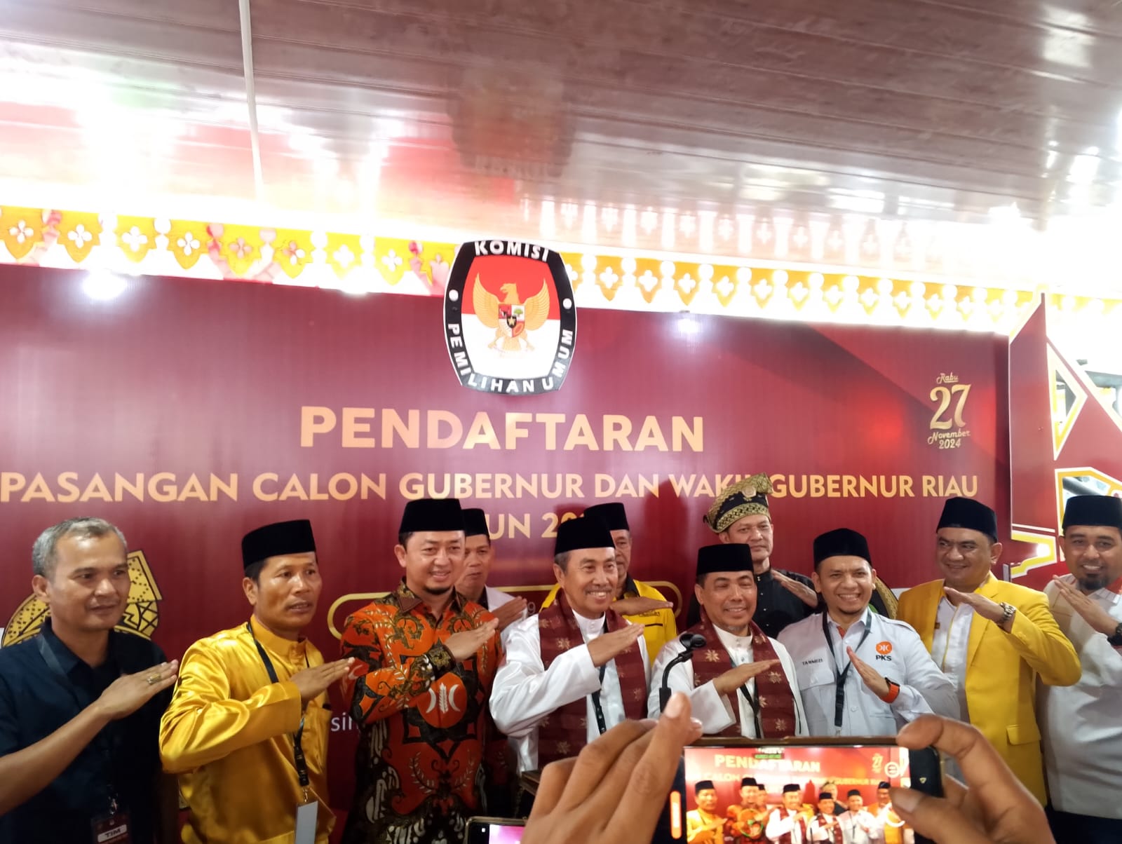 Syamsuar dan Mawardi Resmi Mendaftar Sebagai Bakal Pasangan Calon Gubernur dan Wakil Gubernur Riau