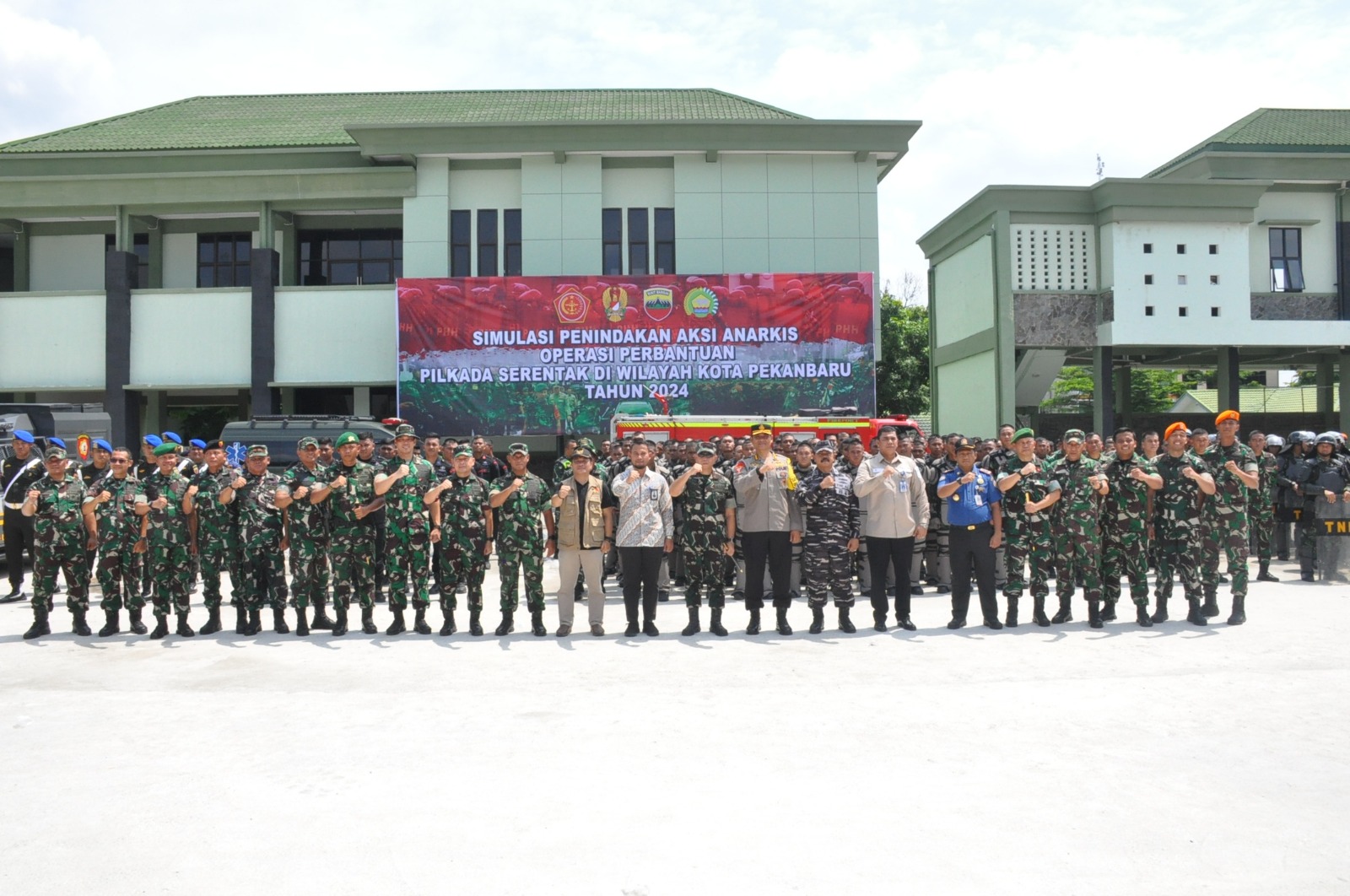 Korem 031/WB kerahkan 1000 Pesonel TNI Dan Polri dalam Simulasi Penindakan Aksi Anarkis Operasi Perbantuan pengamanan Pilkada Serentak