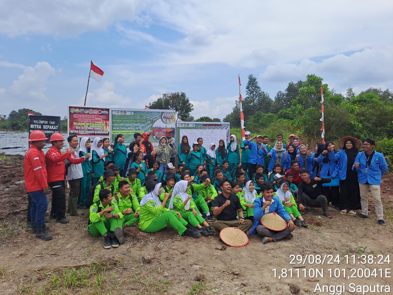 Mahasiswa KKN UINSUSKA Bersama Koptan Lakukan Penanaman Cabe Rawit