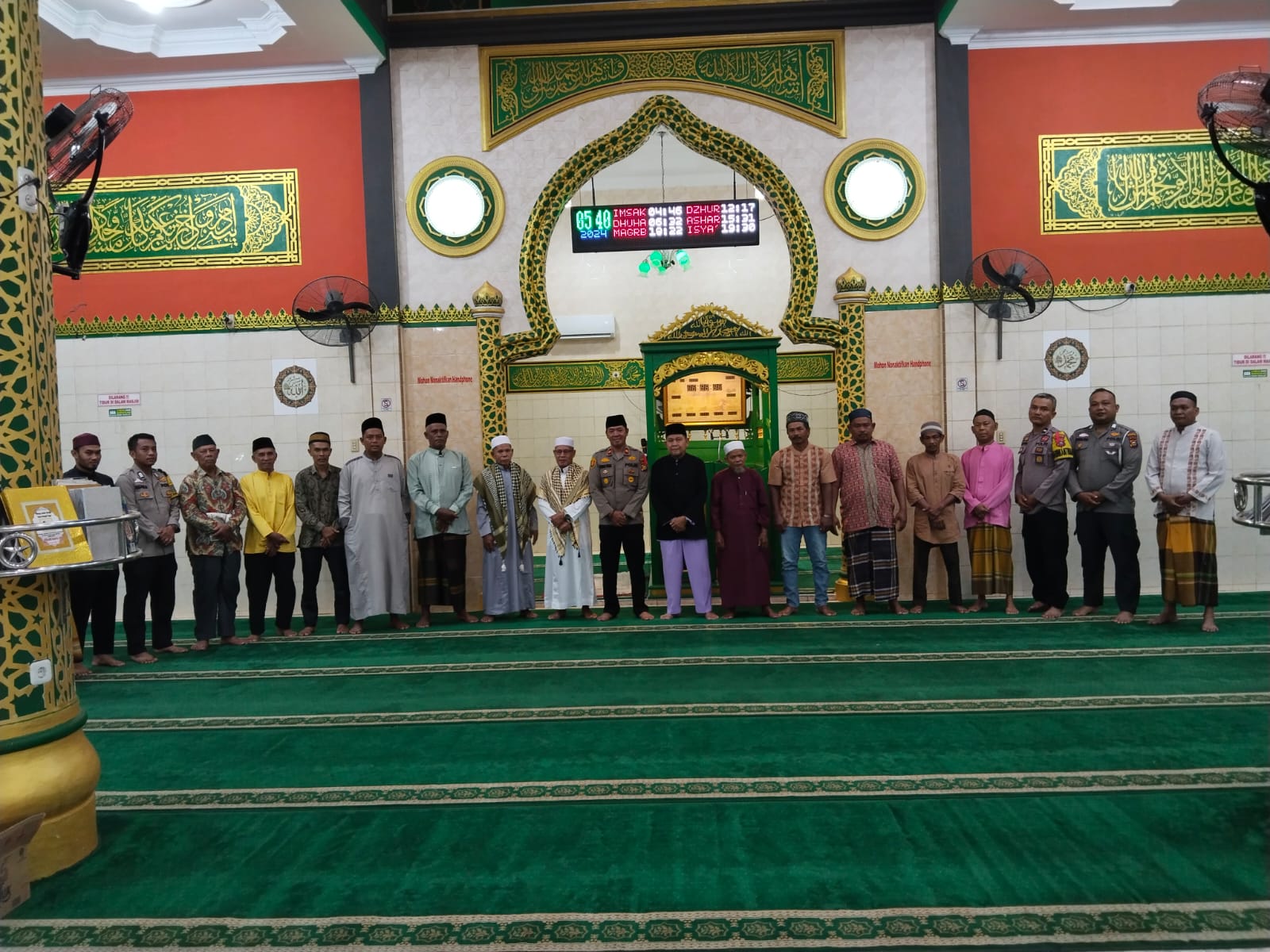 Laksanakan Cooling System, Kapolsek Kampar Kiri Hilir dan personel Sholat Subuh Keliling Wujudkan Pilkada 2024 Damai