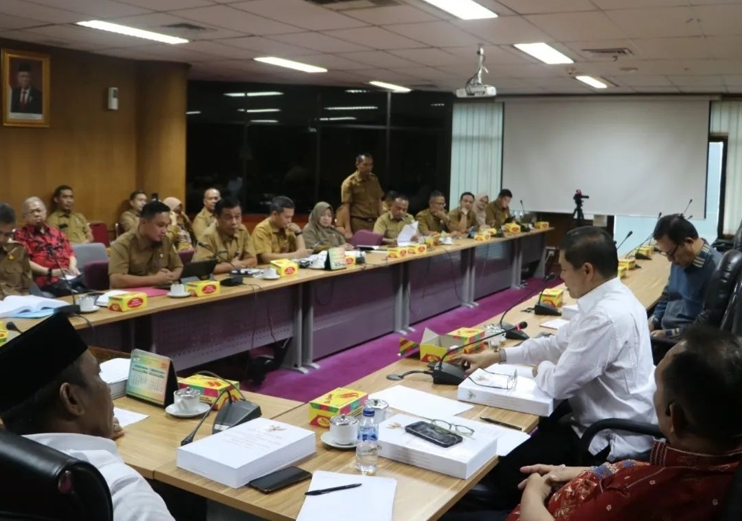 Rapat Kerja Pansus DPRD Riau dengan OPD (Ranperda tentang RTRW Provinsi Riau Tahun 2024-2044)