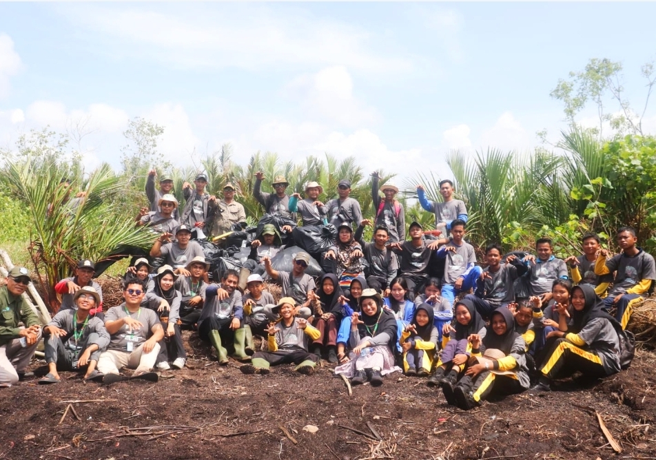 Semarakkan Perayaan HUT Ke-79 RI, LPHD Bersama Masyarakat Gelar Aksi Bersih Pantai