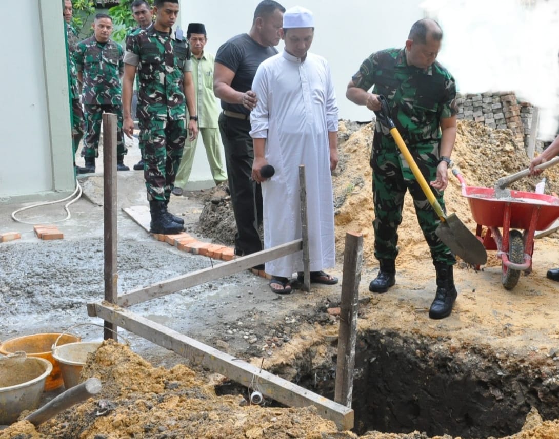 Jumat Penuh Barokah. Danrem 031/WB Letakkan Batu Pertama Pembangunan Gedung Tahfiz Al Quran Al Kartika