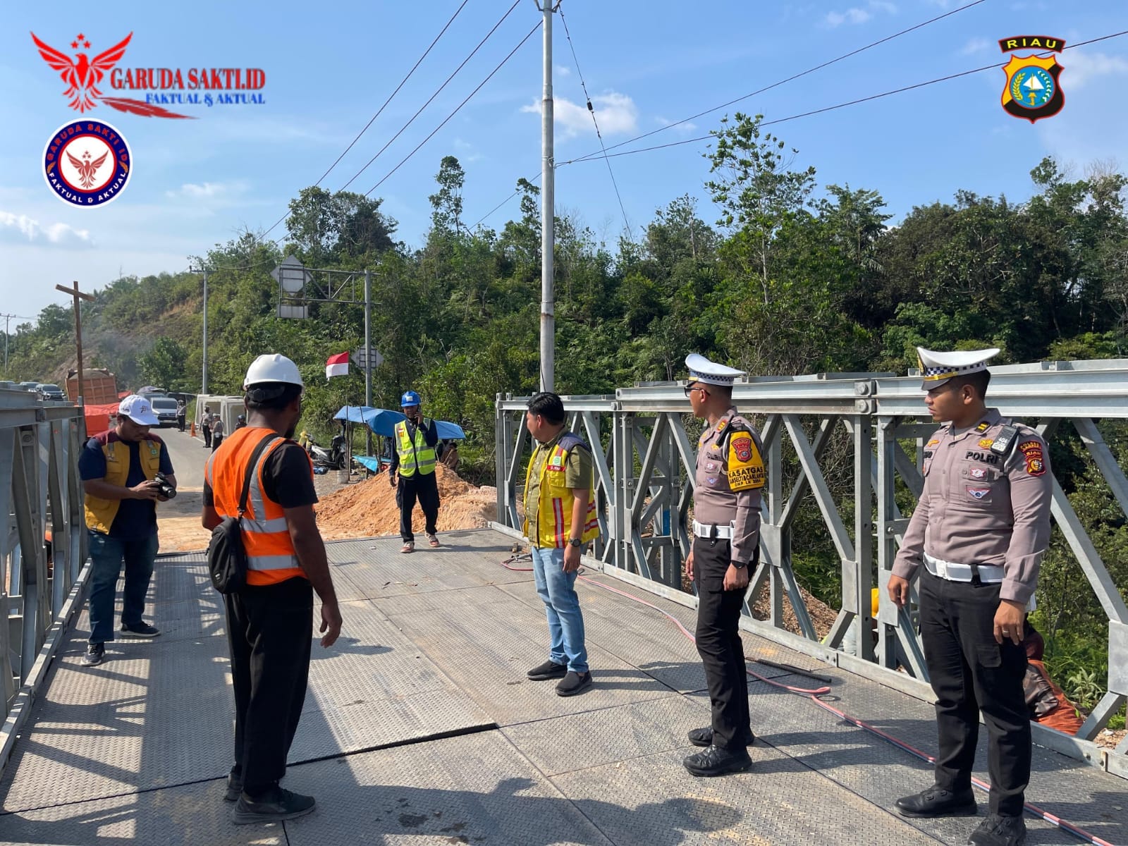 Satlantas Polres Kampar Uji Coba Jembatan Bailey di KM 106/107 Jalan Amblas Desa Tanjung Alai XIII Koto Kampar